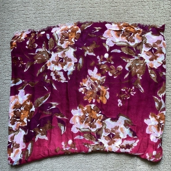 Spectrum Large Ombré Floral Scarf With Slight Fringe Ends Onesize Fits All - Picture 3 of 7